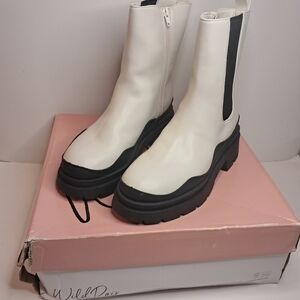Wild Pair Boots Women's 7.5 Black White Platform Chunky Faux Leather Chelsea Lug